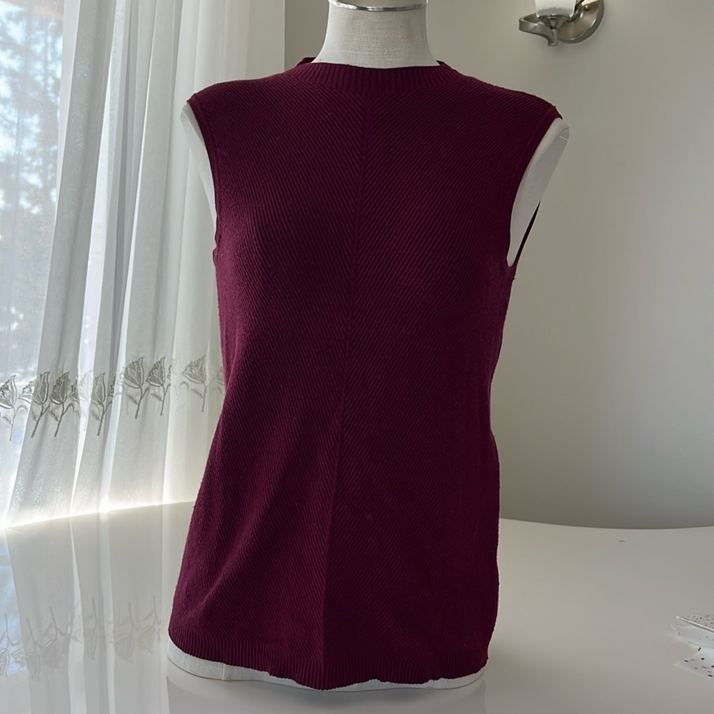 Melanie Lyne sleeveless knit sweater size small